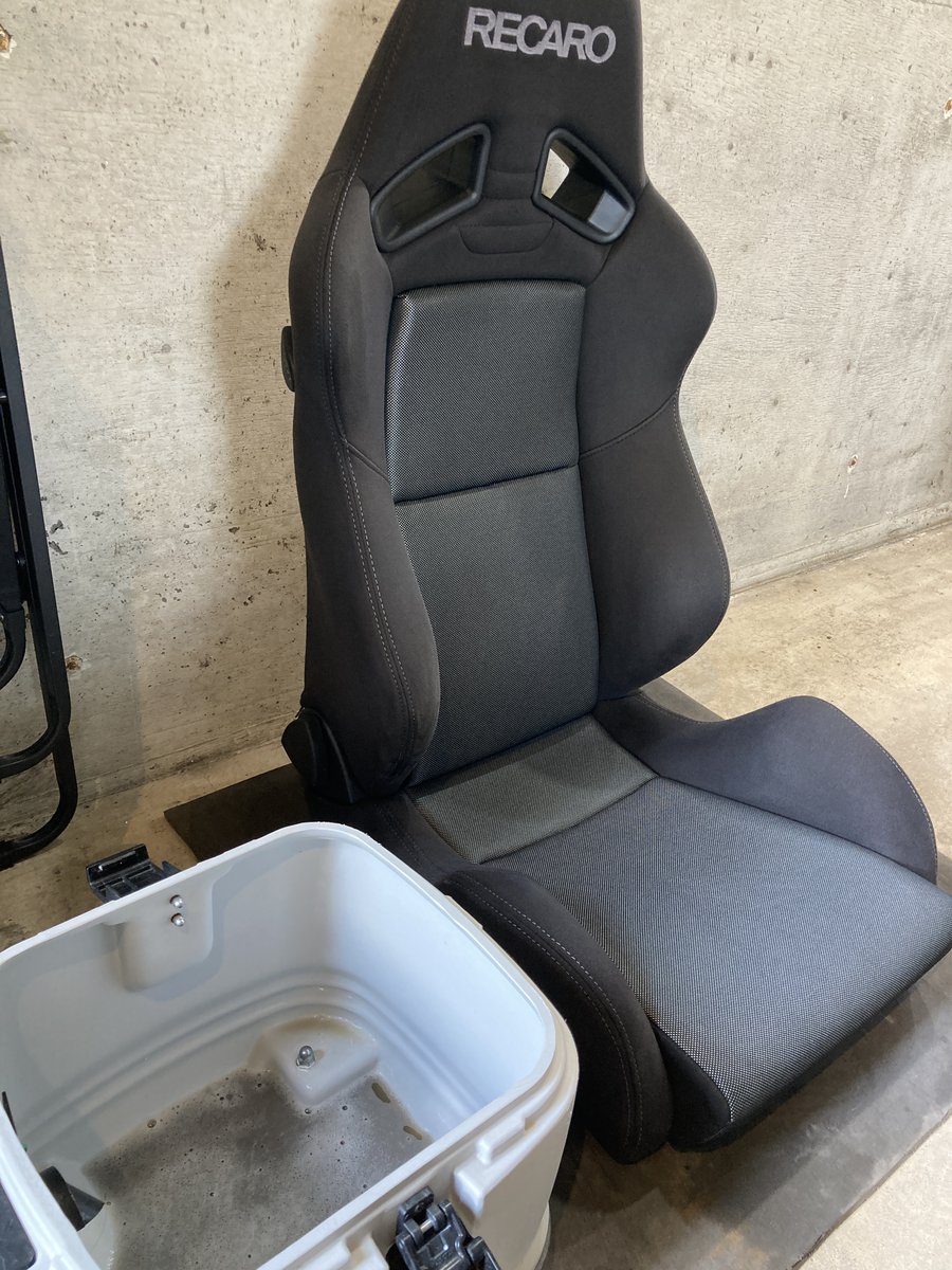 RECAROシート洗浄