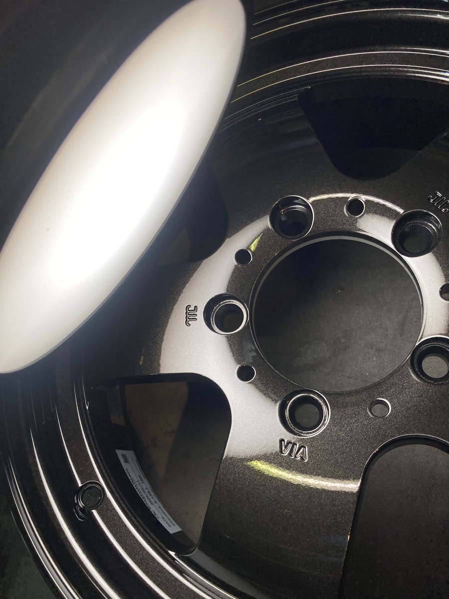 静岡県富士市のGARAGE ETERNALのホイールコーティングのムラチェック