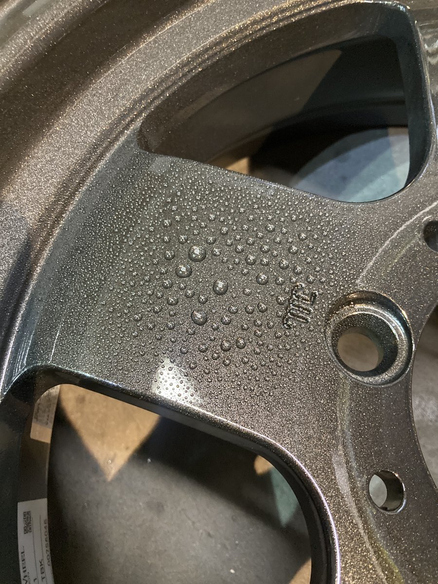 静岡県富士市のGARAGE ETERNALのホイールコーティング撥水